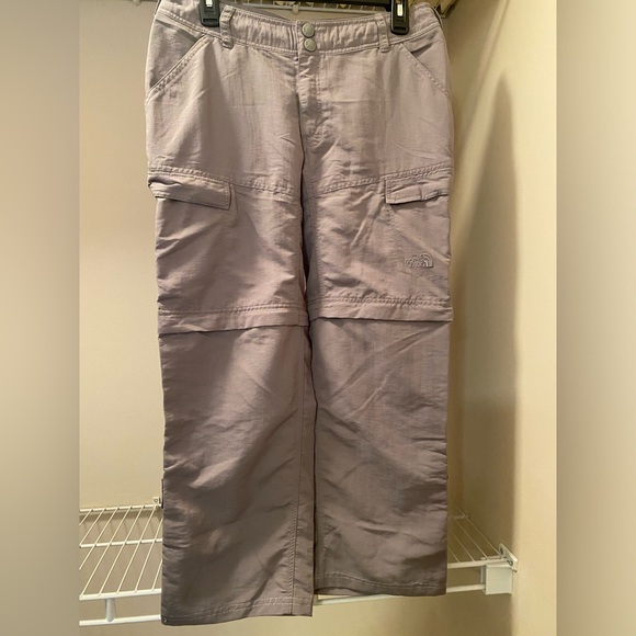 Ladies size 8 The North Face hiking pants with zip off, roll tab legs pockets. - Picture 1 of 15